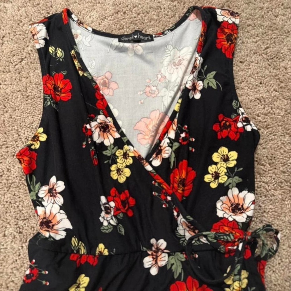 Black and red floral mini dress with tie wais - Picture 6 of 6